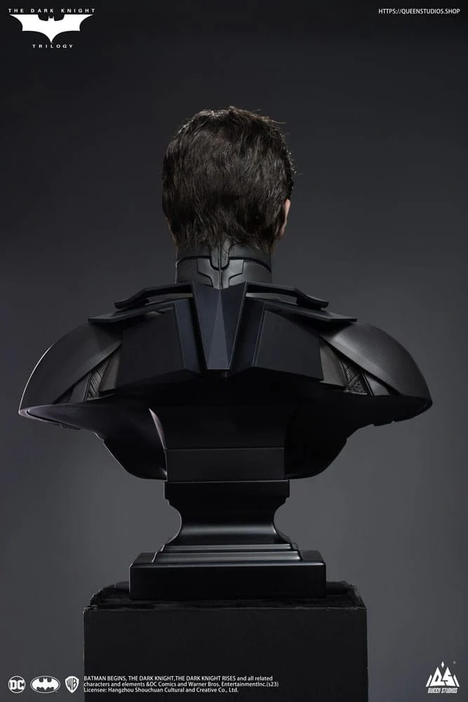 QUEEN STUDIOS - Dc Comics - The Dark Knight Life-Size Statue Batman Ultimate Edition (With Batman Armory) - Image 14