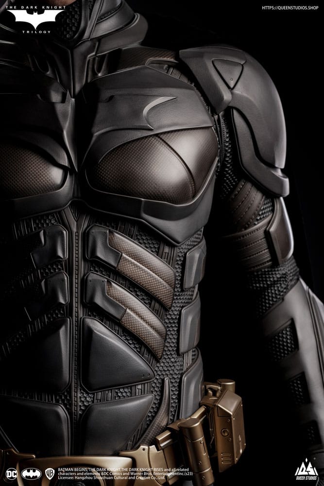 QUEEN STUDIOS - Dc Comics - The Dark Knight Life-Size Statue Batman Ultimate Edition (With Batman Armory) - Image 17