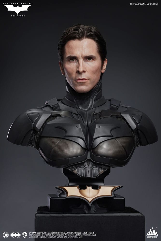 QUEEN STUDIOS - Dc Comics - The Dark Knight Life-Size Statue Batman Ultimate Edition (With Batman Armory) - Image 7