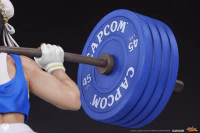 SIDESHOW - Street Fighter: Chun-Li Powerlifting 1:4 Scale Statue - Image 9