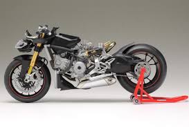 TAMIYA MODEL KIT - Ducati Panigale S Tricolore 1199 Model Kit 1/12 - Image 7
